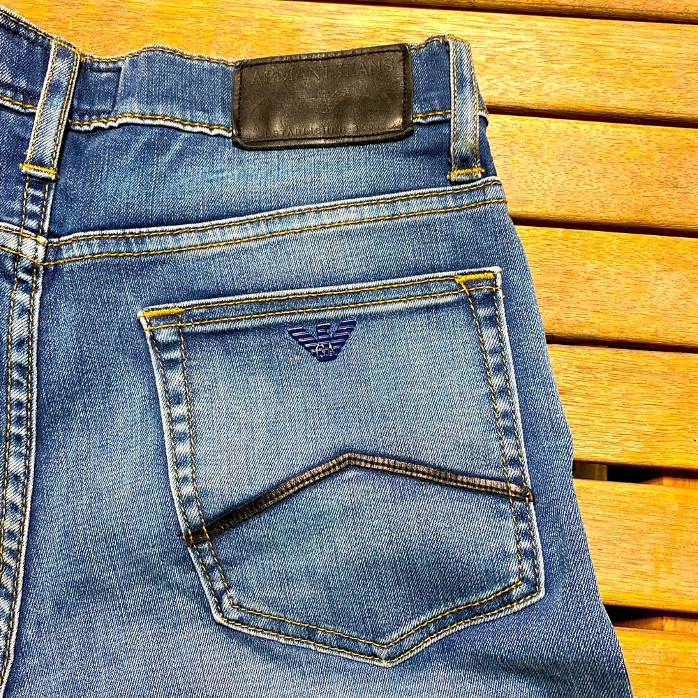 AJ Armani Jeanes 32/32 Straight Slim Distressed